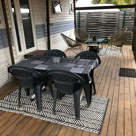 Mobilhome A Frejus A 15 Minute De La Mer Sur Terrain Independant المظهر الخارجي الصورة
