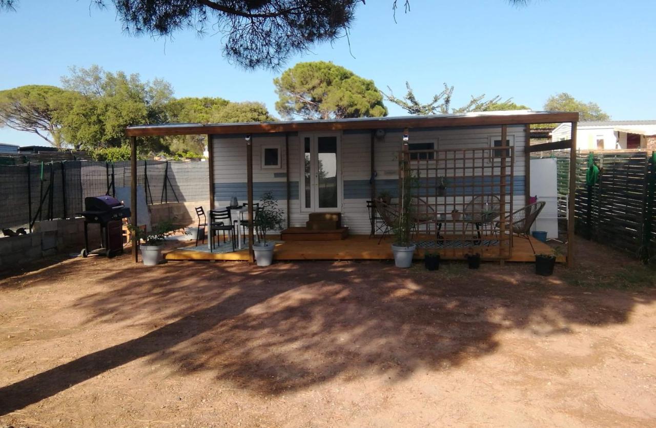 Mobilhome A Frejus A 15 Minute De La Mer Sur Terrain Independant المظهر الخارجي الصورة