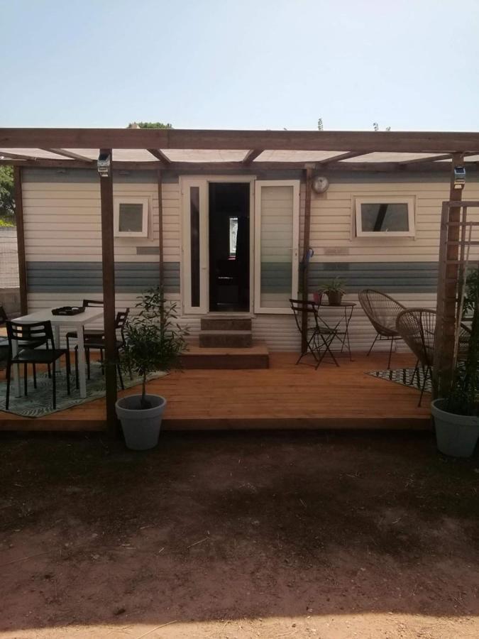 Mobilhome A Frejus A 15 Minute De La Mer Sur Terrain Independant المظهر الخارجي الصورة