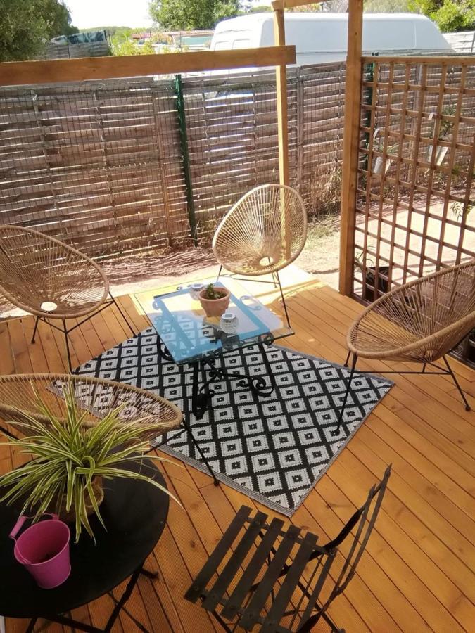 Mobilhome A Frejus A 15 Minute De La Mer Sur Terrain Independant المظهر الخارجي الصورة