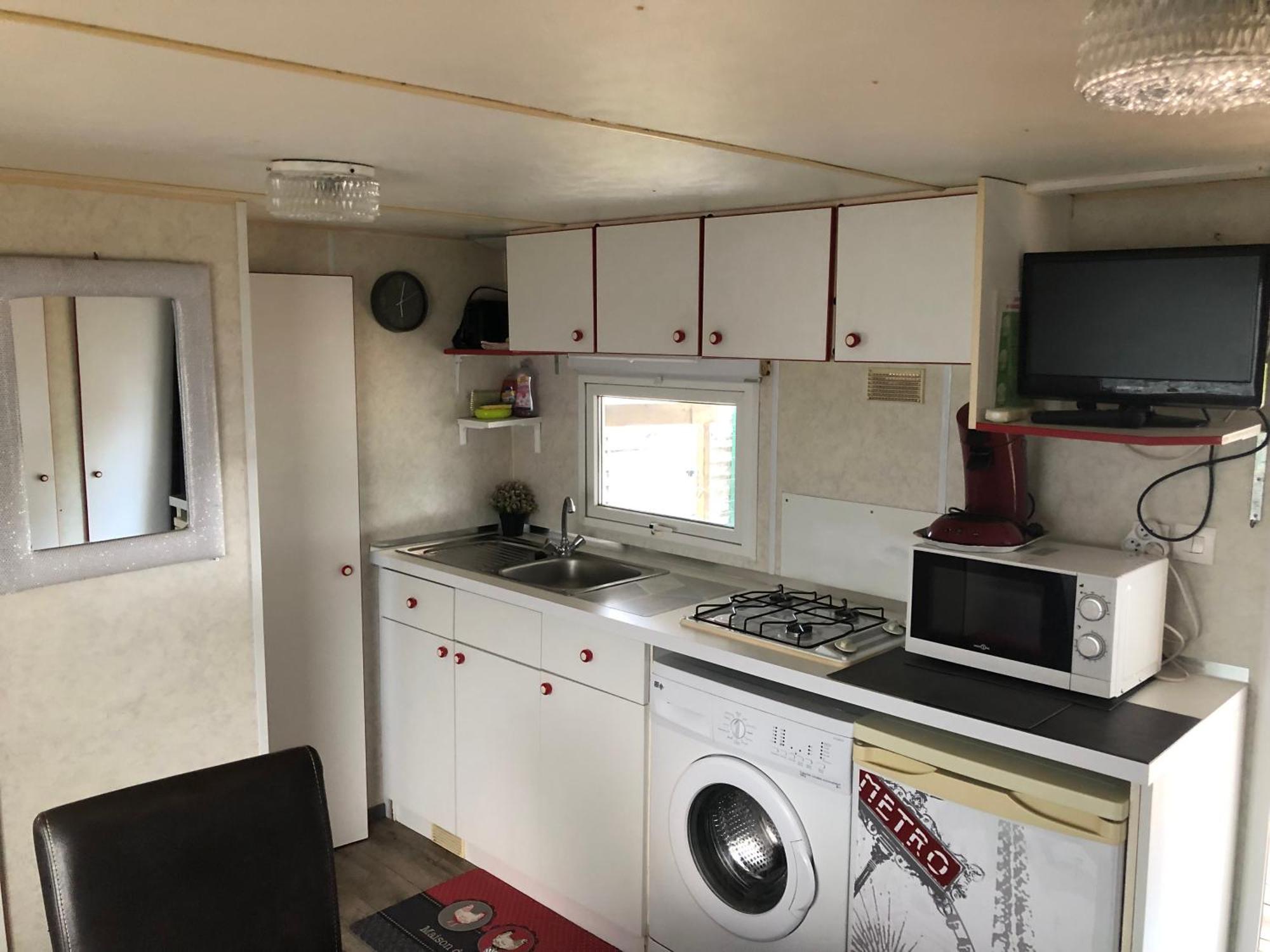 Mobilhome A Frejus A 15 Minute De La Mer Sur Terrain Independant المظهر الخارجي الصورة